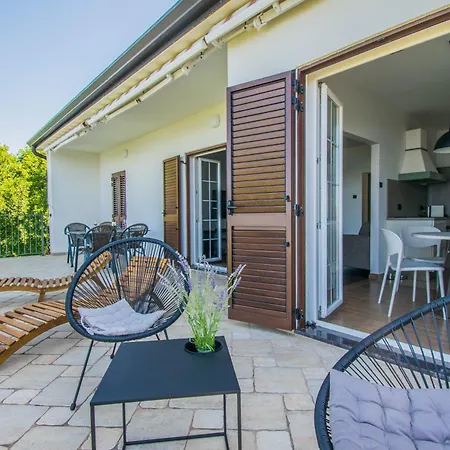 Vincent With Beautiful Sea View Terrace Daire *