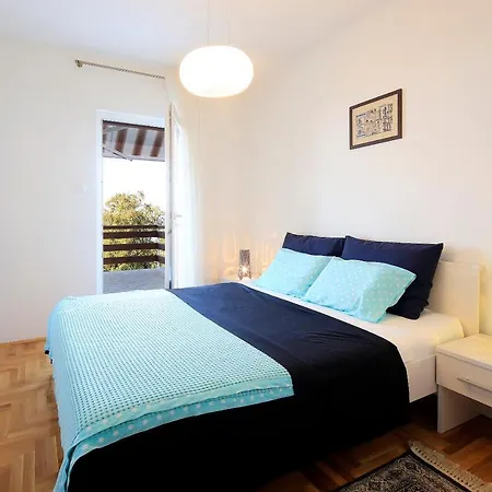 Vincent With Beautiful Sea View Terrace Daire